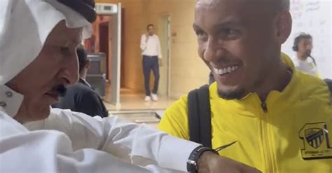 tifoso arabo regala rolex|Arabia Saudita, un tifoso regala un rolex a Fabinho dopo la partita.